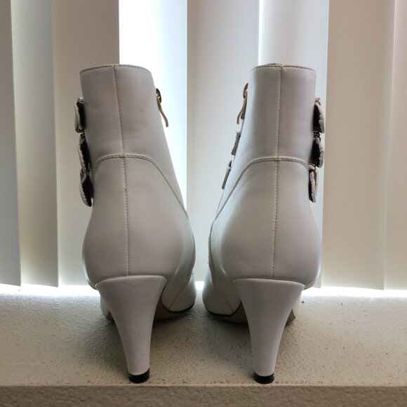 PRE LOVED - IDIFU Womens Toe Buckle Strap Ankle Booties in WHT/11- SH306 - Picture 4 of 9